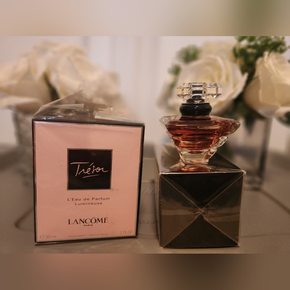 July 2013 Tresor Lumineuse by Lancome EDP / L'Eau De Parfum; 30ml / 1.0 fl.oz - Picture 2 of 16
